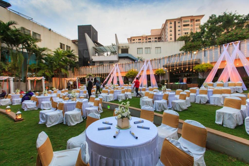 The Woodrose Hotel Bangalore Exterior photo