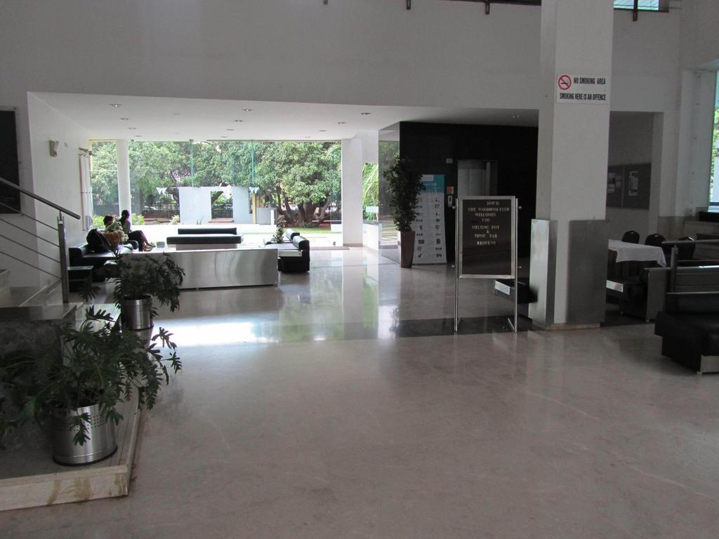The Woodrose Hotel Bangalore Exterior photo
