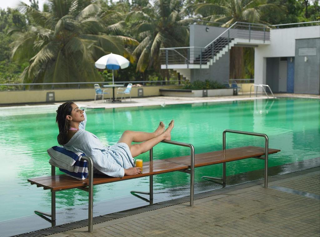 The Woodrose Hotel Bangalore Exterior photo